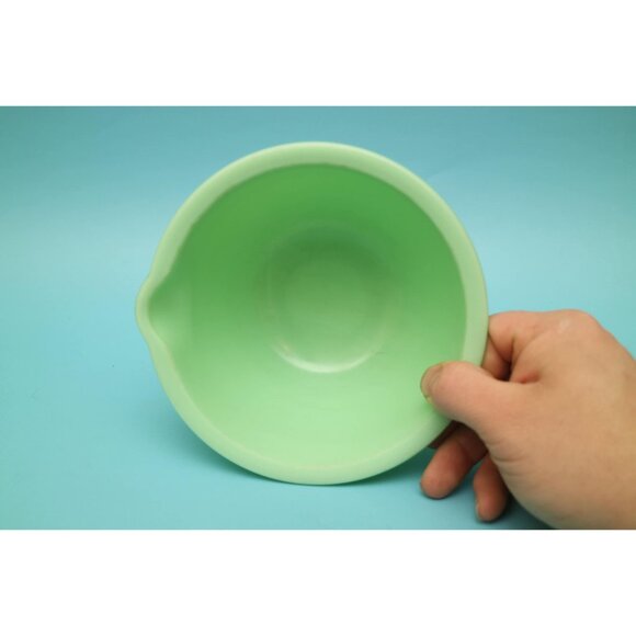 Vintage Jeanette Jadeite Uranium Glass Mixing Batter Bowl w/ Pour Spout 6 1/2" - Picture 4 of 6